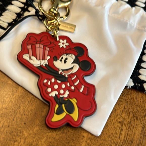 COACH X DISNEY Original Limited Edition Minnie Mouse Bag Charm Keychain - Picture 3 of 16